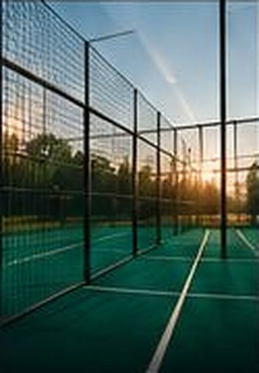 Court de padel en contre-jour